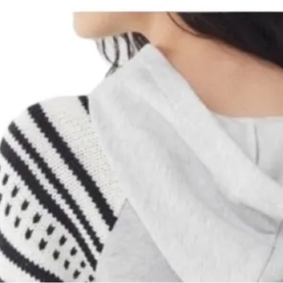Urban Outfitters Gray Black White Motif Sweater Sweatshirt Hooded Size Small - Picture 2 of 3